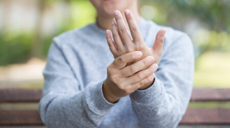 What is a hand tremor and how to manage it