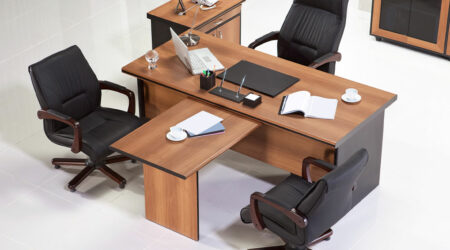 Advantages of having the right office furniture