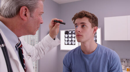 8 helpful tips to find the best eye doctor nearby