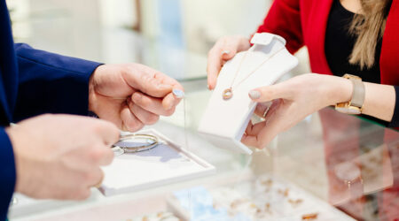 4 key tips for buying jewelry